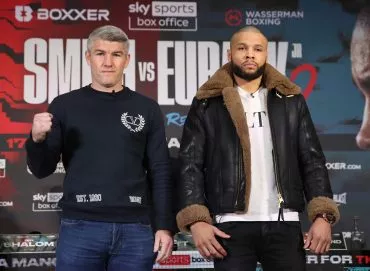 BOXXER PRESS CONFERENCE
ANDAZ HOTEL,
LONDON
PIC;LAWRENCE LUSTIG
SMITH-EUBANK2
LIAM SMITH AND CHRIS EUBANK JR AS THEY ANNOUNCE THEIR FIGHT ON PROMOTER BEN SHALOM’S BOXXER PROMOTION AT MANCHESTER ON JUNE 17